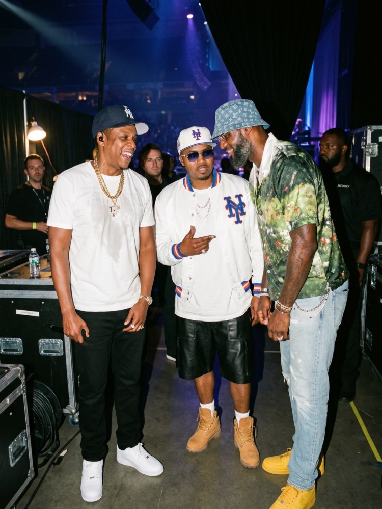 休赛期动态: 詹姆斯出席Jay-Z30周年演唱会 后台密会Nas