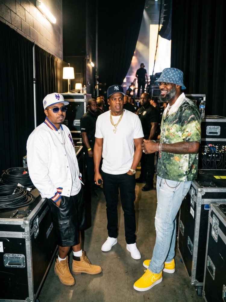 休赛期动态: 詹姆斯出席Jay-Z30周年演唱会 后台密会Nas