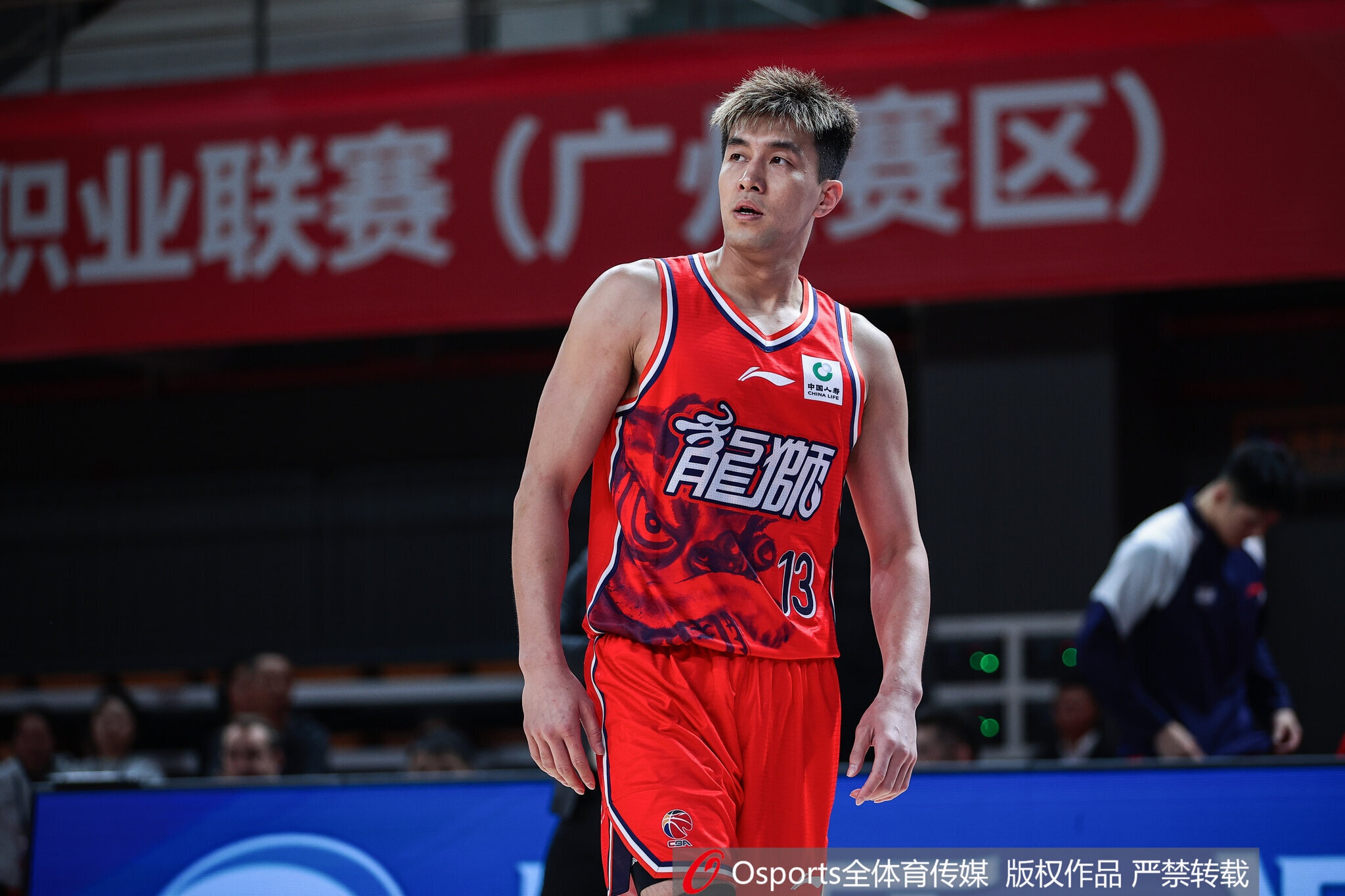 郭艾伦：心态放开，先把伤养好周期太长看着球跑早想跑了