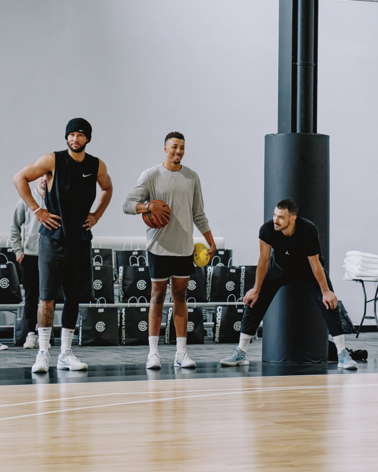 西蒙斯澳洲训练营集锦流出,多次跳投命中突破依旧犀利 西蒙斯澳洲训练营集锦流出,多次跳投命中突破依旧犀利