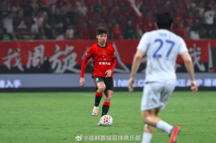 阿洛伊西:不少球员缺少联赛争冠经验,关键阶段难免产生焦虑 阿洛伊西:不少球员缺少联赛争冠经验,关键阶段难免产生焦虑