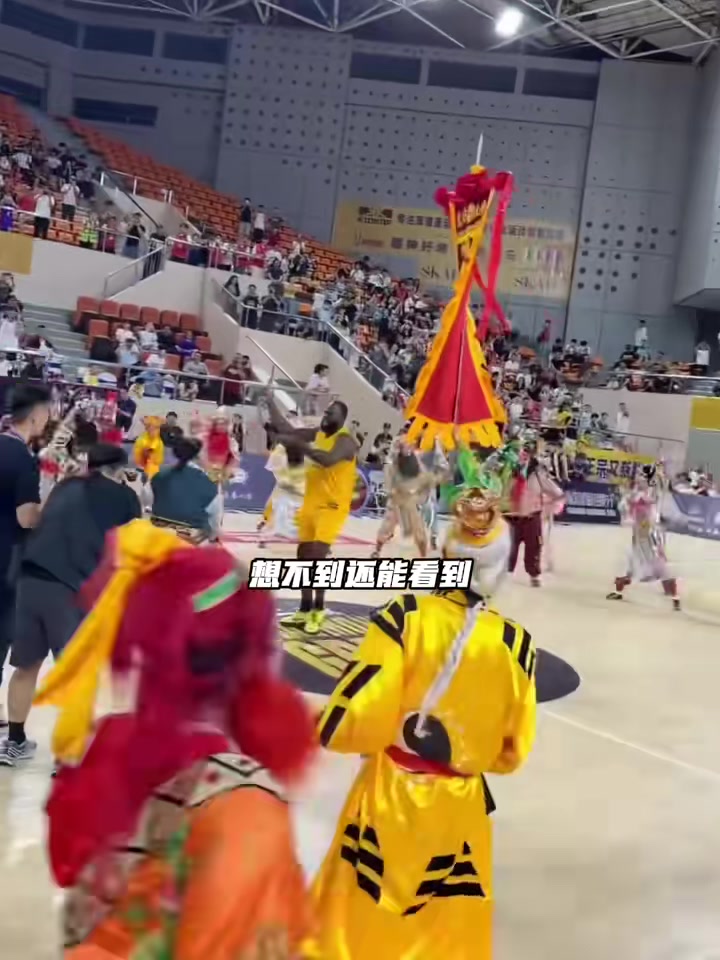 感å�—当地特色ï¼�追梦ä¸å›½è¡ŒåŠ å…¥è‹±æŒèˆ�表演 扭动身姿很是尽兴 感å�—当地特色ï¼�追梦ä¸å›½è¡ŒåŠ å…¥è‹±æŒèˆ�表演 扭动身姿很是尽兴