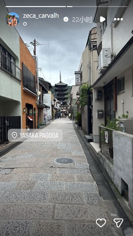 泰山外援泽卡在日本京都旅游，他因伤缺席6-8周