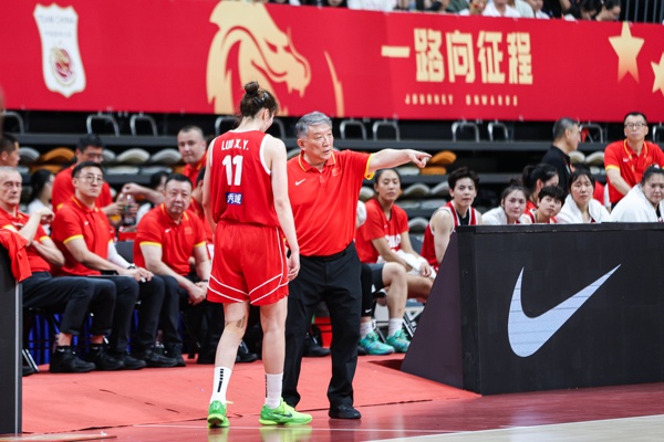 杨毅:这是宫鲁鸣第2次重整女篮 现在他挑不出年轻&有潜力的球员 杨毅:这是宫鲁鸣第2次重整女篮 现在他挑不出年轻&有潜力的球员