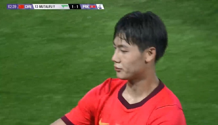第63分钟，U23国足换下毛伟杰，换上木塔力甫