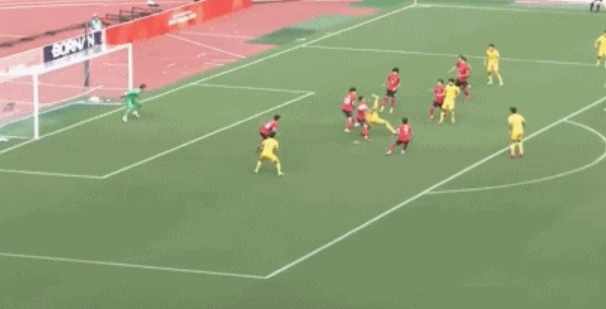 无缘亚运决赛！U23国足1-2韩国U23 王钰栋破门毛伟杰献助攻+伤退