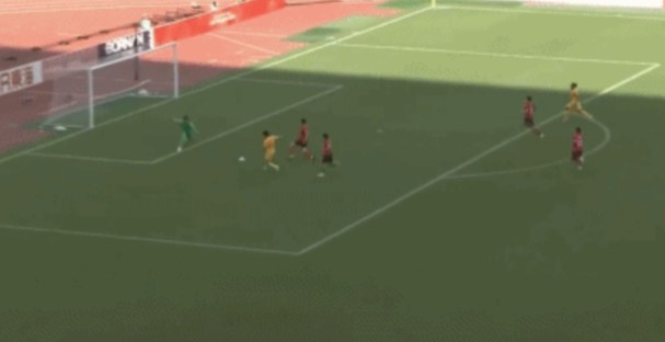 无缘亚运决赛！U23国足1-2韩国U23 王钰栋破门毛伟杰献助攻+伤退